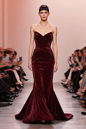 Robe de soirée longue sans bretelles en velours sirène rouge foncé